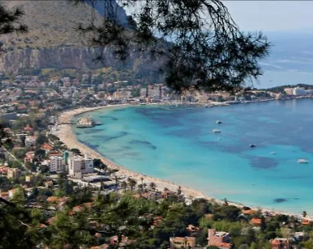 Mondello 50 Ashur Apartman *