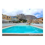 Mondello 50 Ashur Apartmán *